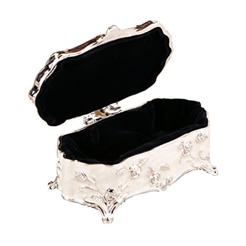 Jewelry Box Engraved With Beautiful Patterns