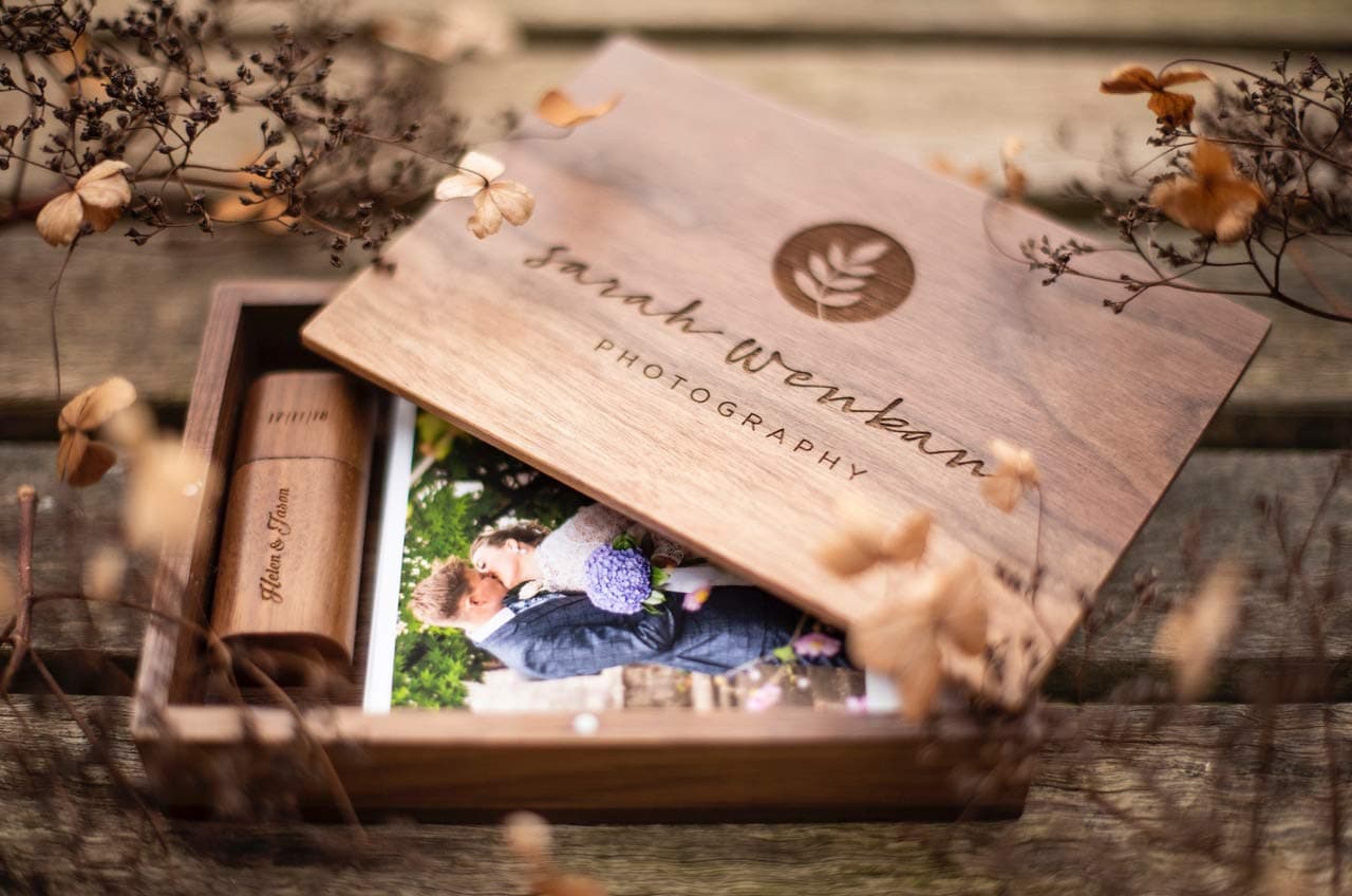 PERSONALIZED PRESENTATION WALNUT BOX + 32GB 3.0 MEMORY STICK FROM FLASHITALL
