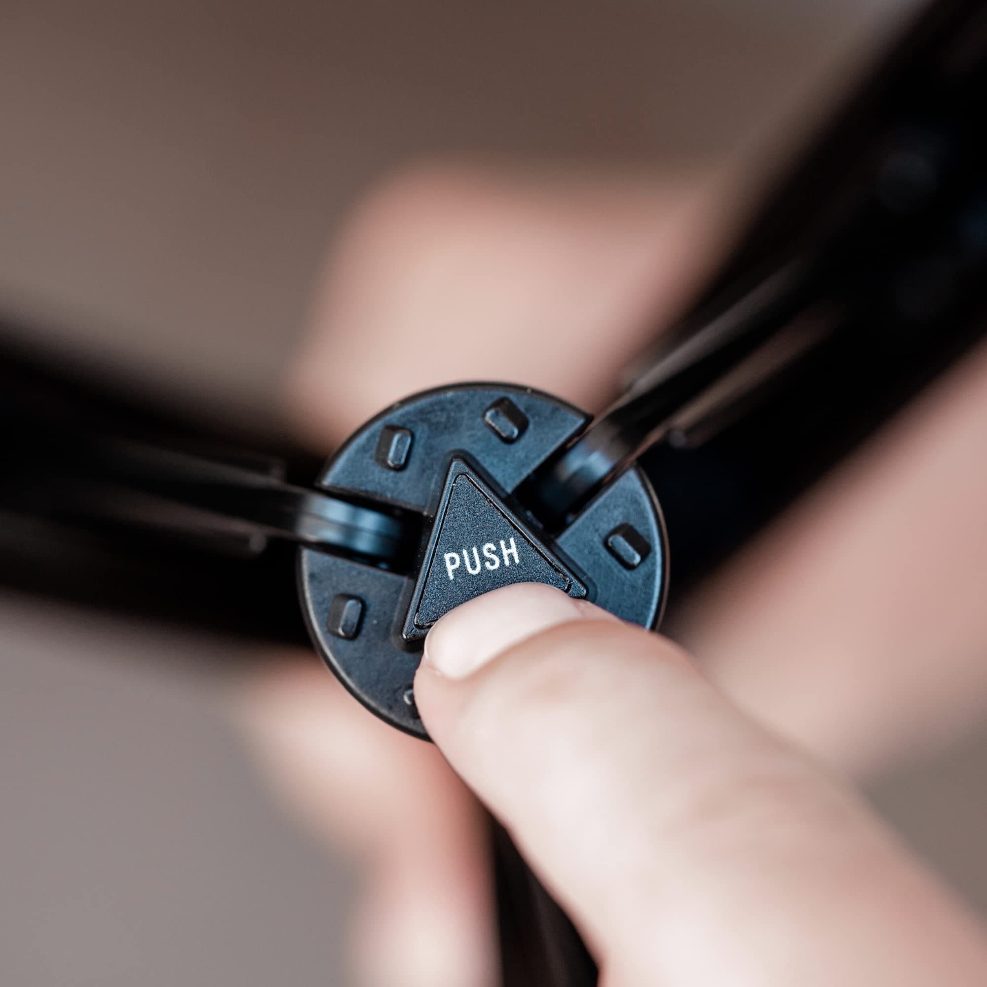 Lume Cube - Adjustable 5ft Light Stand Tripod - Adjustable Height 2ft to 5ft - Stand for Lights, Webcams, Cameras - Aluminum Lightweight - for Content & Video