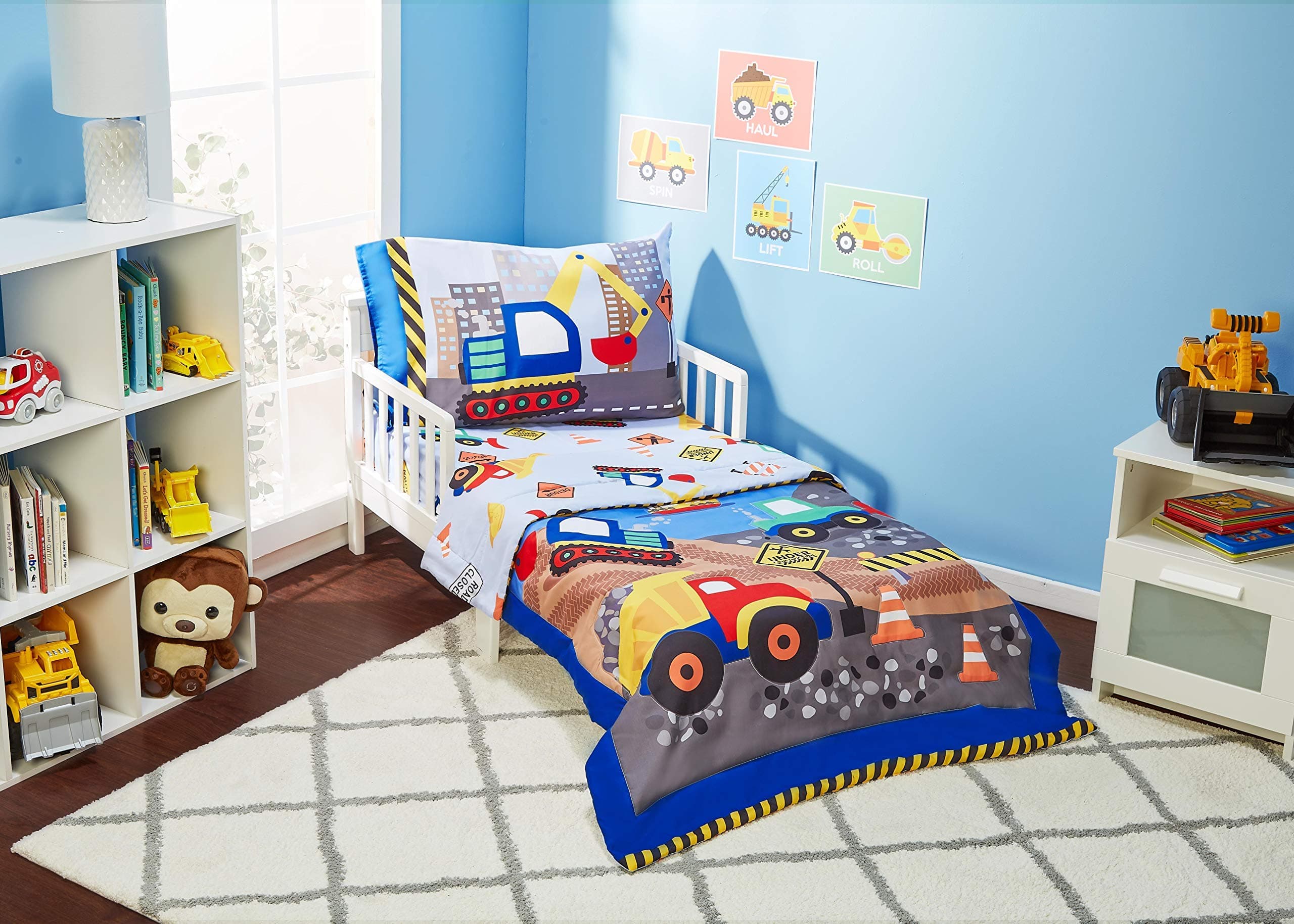 EVERYDAY KIDS 4 Piece Toddler Bedding Set - Under Construction - Includes Comforter, Flat Sheet, Fitted Sheet and Reversible Pillowcase